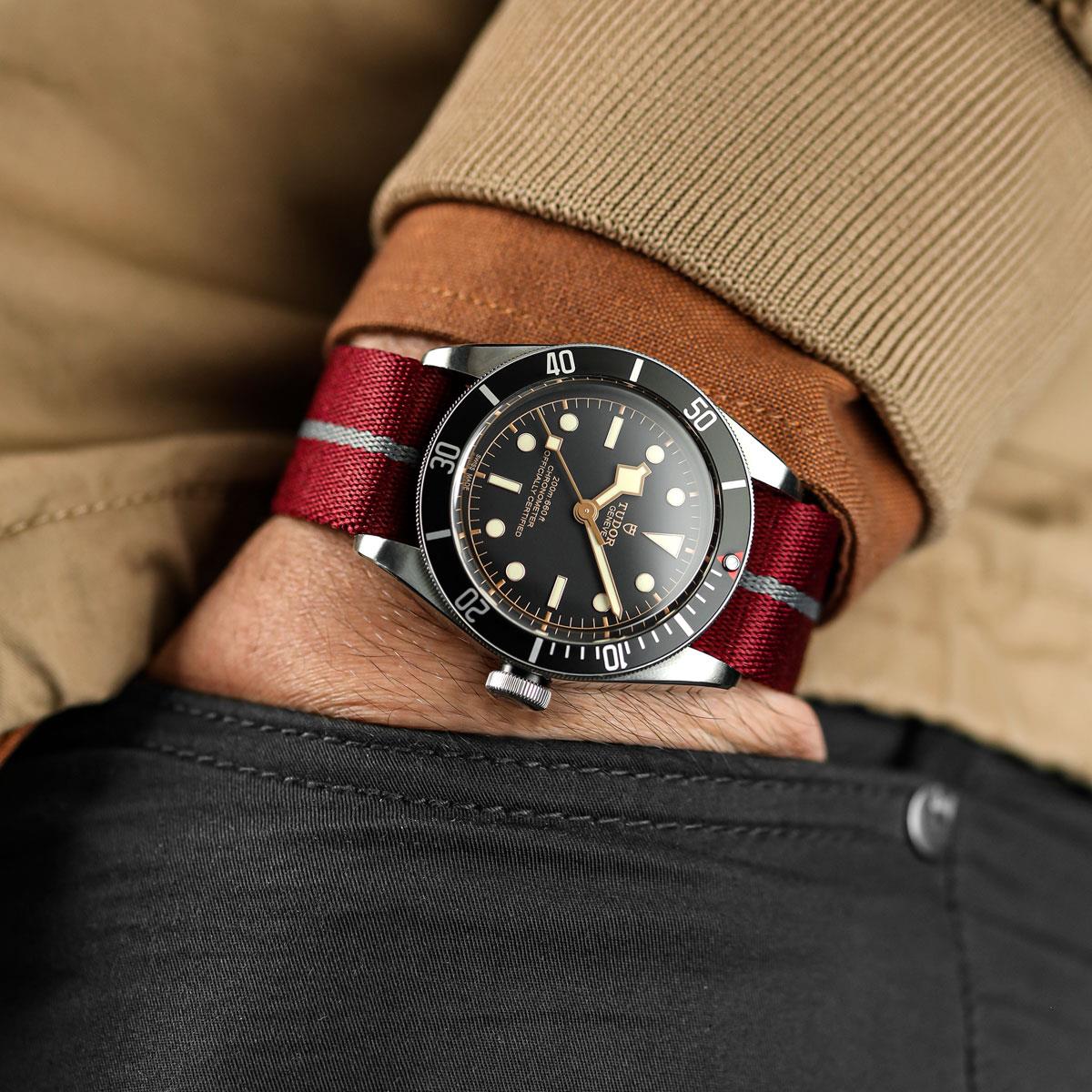 Ferrari Apex quartz watch with red silicone strap Man | Ferrari Store